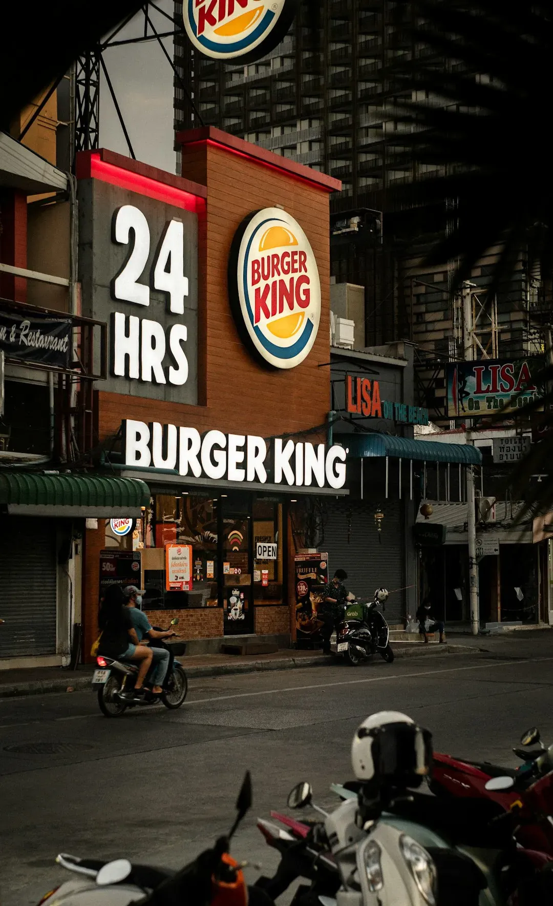6. The Burger King Whaler - The Fish Sandwich That Rivaled Everything (Image Credits: Unsplash)