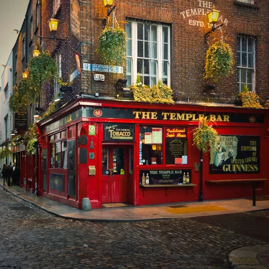 8. Dublin, Ireland: Temple Bar and the Illusion of Irish Food Culture (Image Credits: Unsplash)