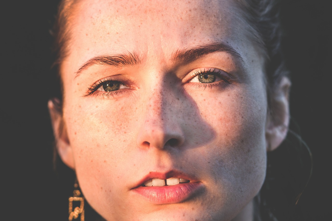 Pale or Jaundiced Skin (image credits: pixabay)