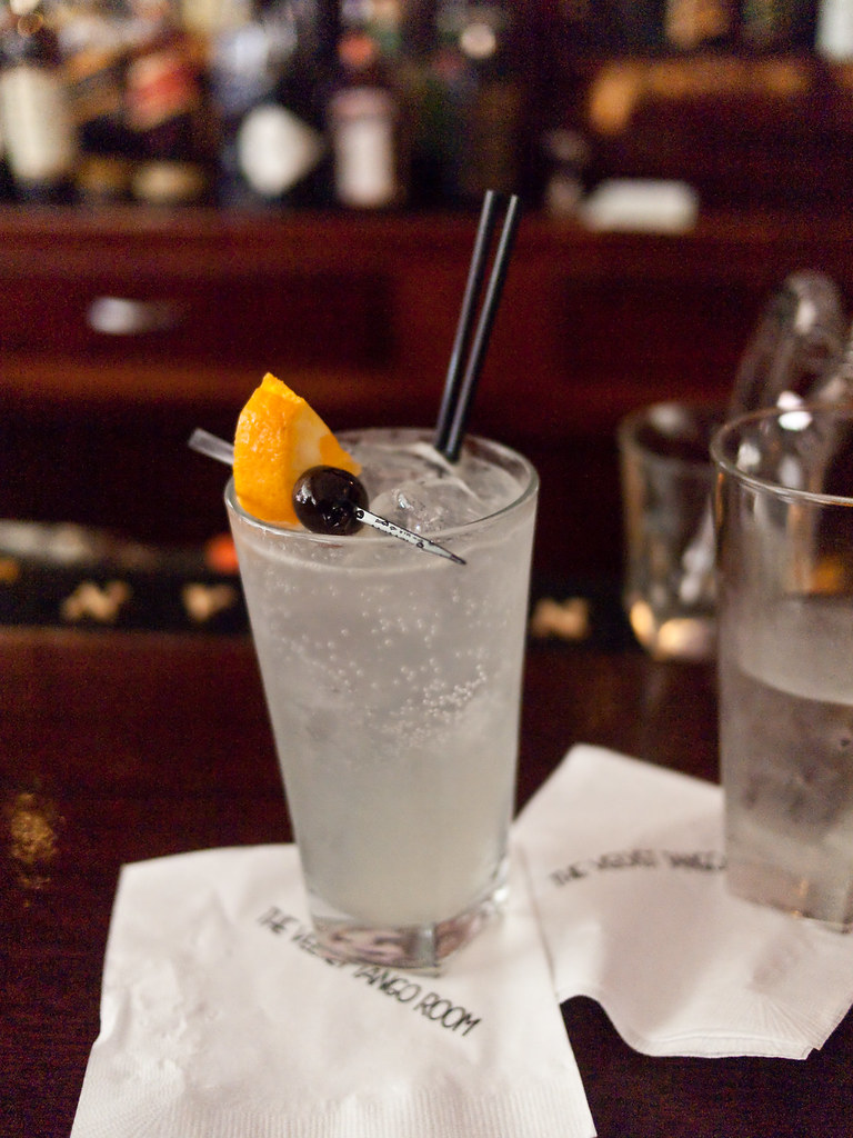 The Tom Collins: Gin, Citrus, and Sparkling Simplicity (image credits: flickr)