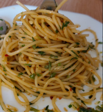 Spaghetti Aglio e Olio: Italy’s Flavorful Secret (image credits: wikimedia)
