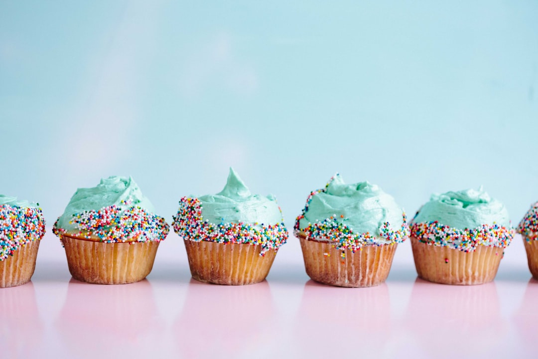 Cupcakes: Classic vs. Gourmet (image credits: unsplash)