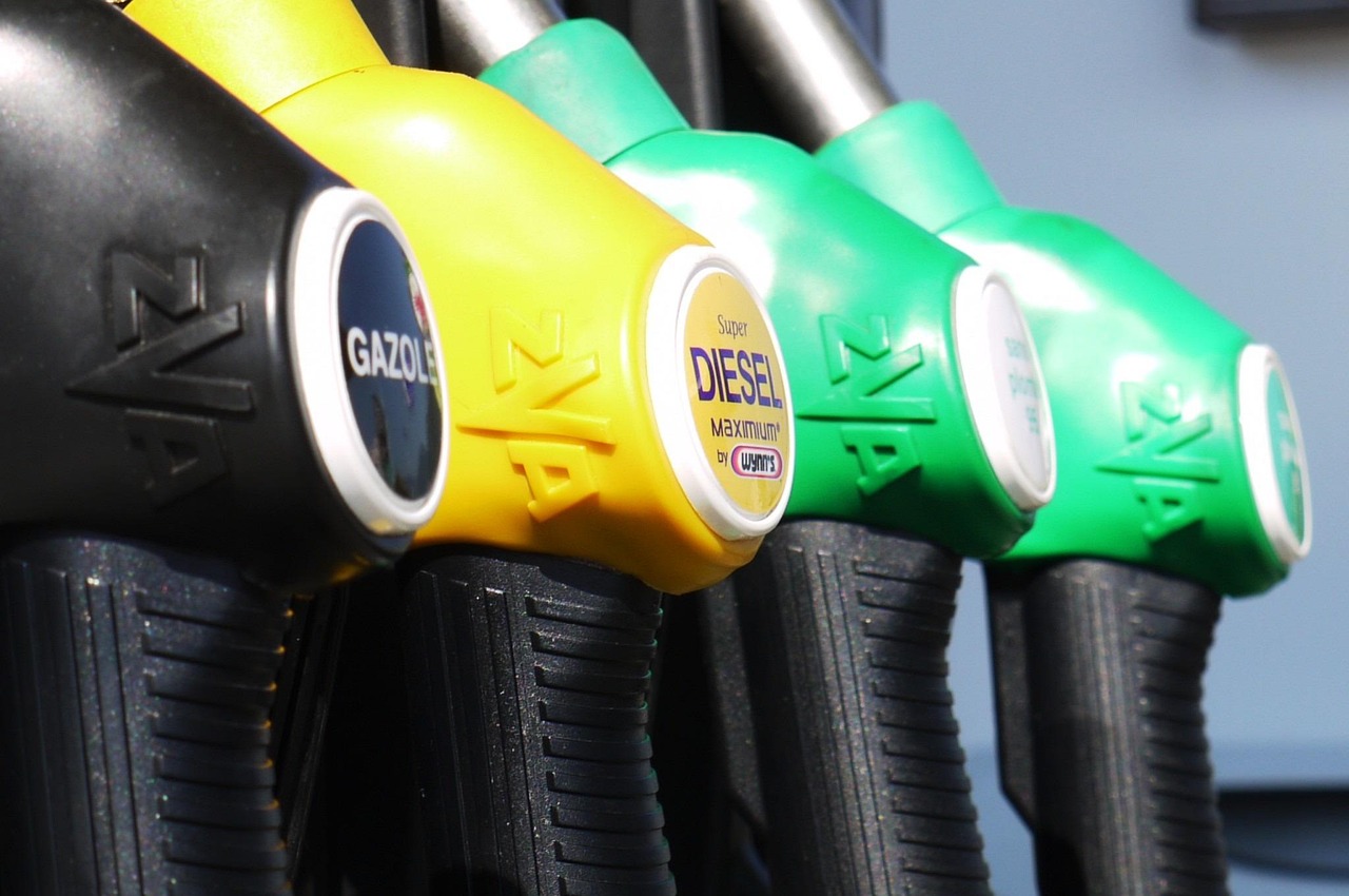 Rising Fuel Costs Affecting Transportation (image credits: pixabay)