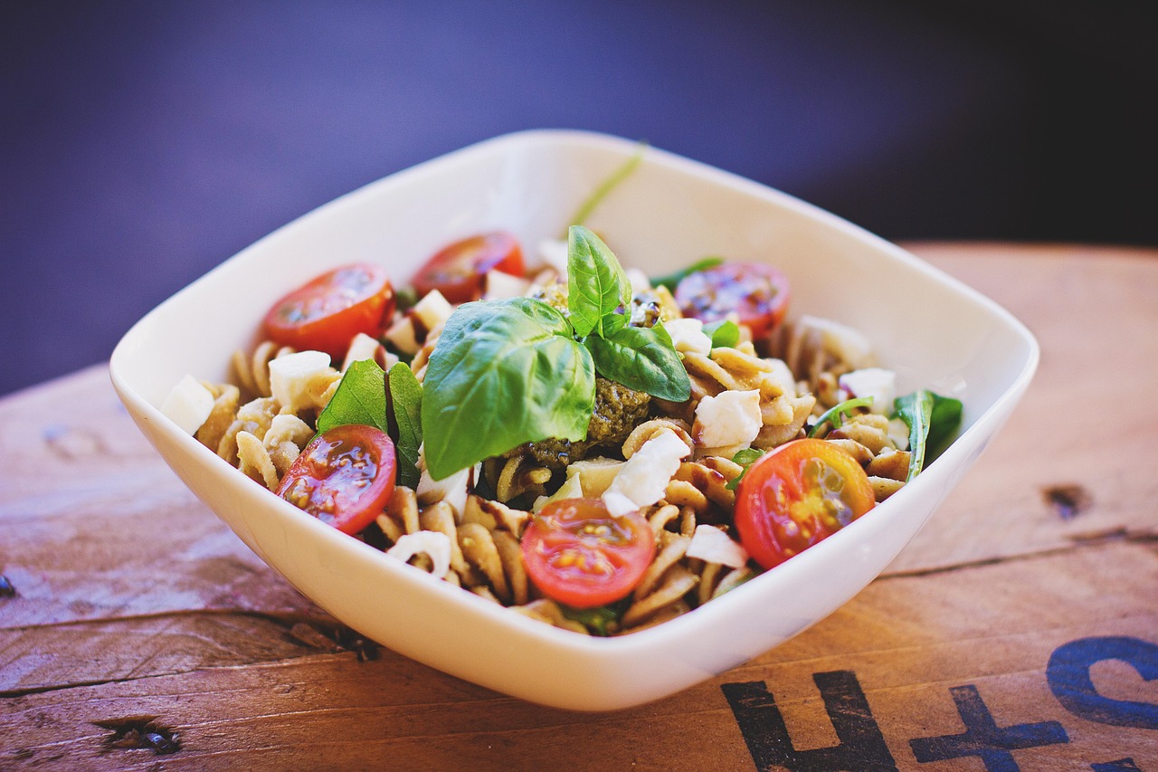 Whole Wheat Pasta Salad: A Healthier Side (image credits: pixabay)