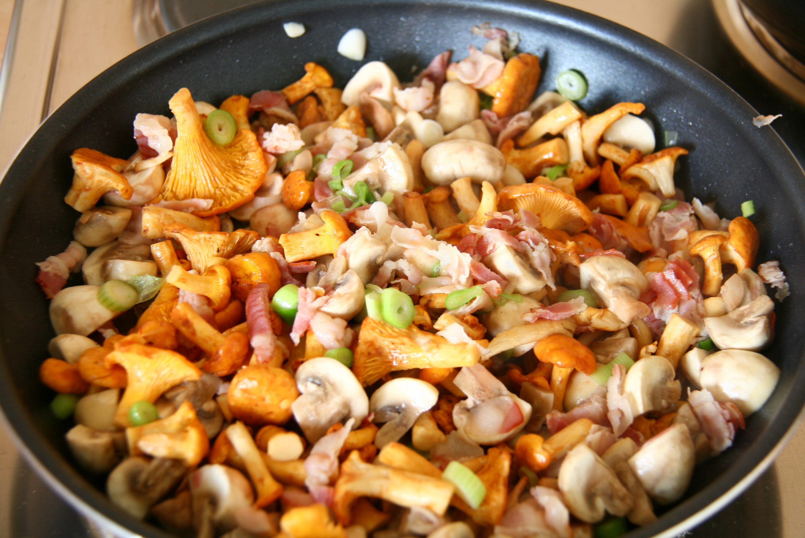 Why Mushroom Risotto? (image credits: wikimedia)
