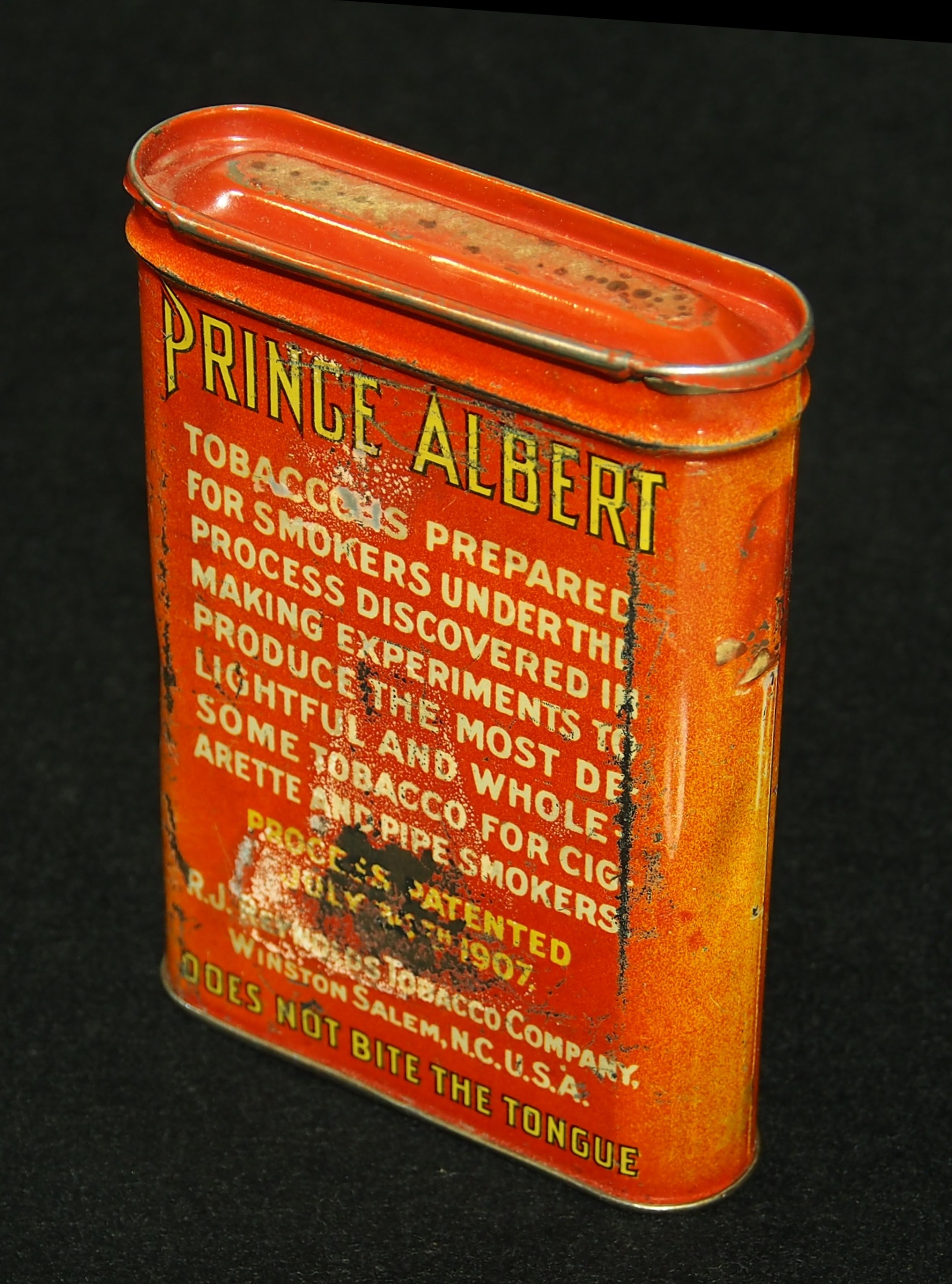 Tobacco Tins: The Golden Age of Portable Luxury (Image Credits: Wikimedia)