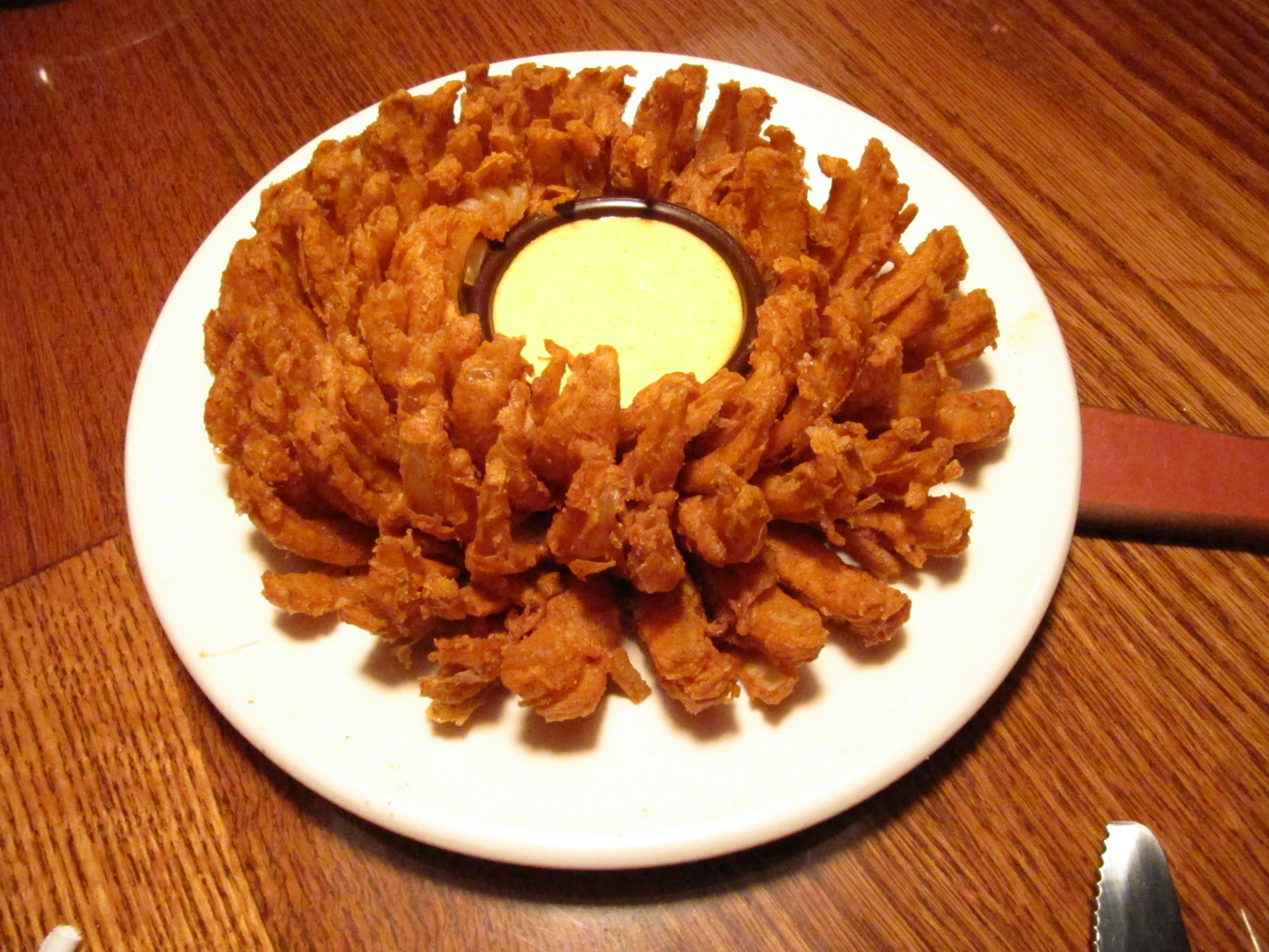 Texas Roadhouse's Cactus Blossom - Over 2,000 Calories of Guilt (image credits: wikimedia)