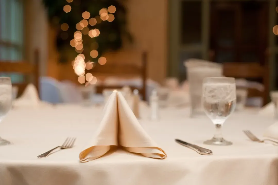 1. Leaving the Napkin on the Table the Entire Meal (Image Credits: Unsplash)