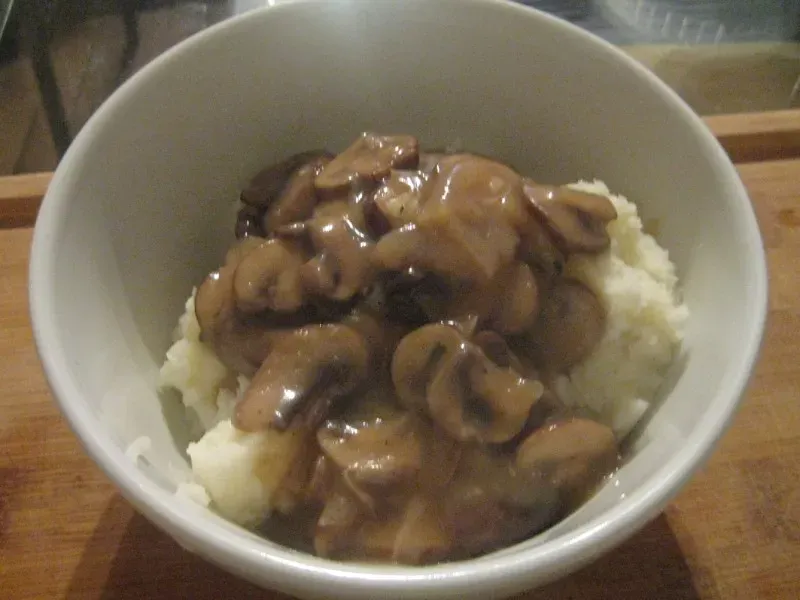 Cancer: Mashed Potatoes with Gravy (Image Credits: Flickr)