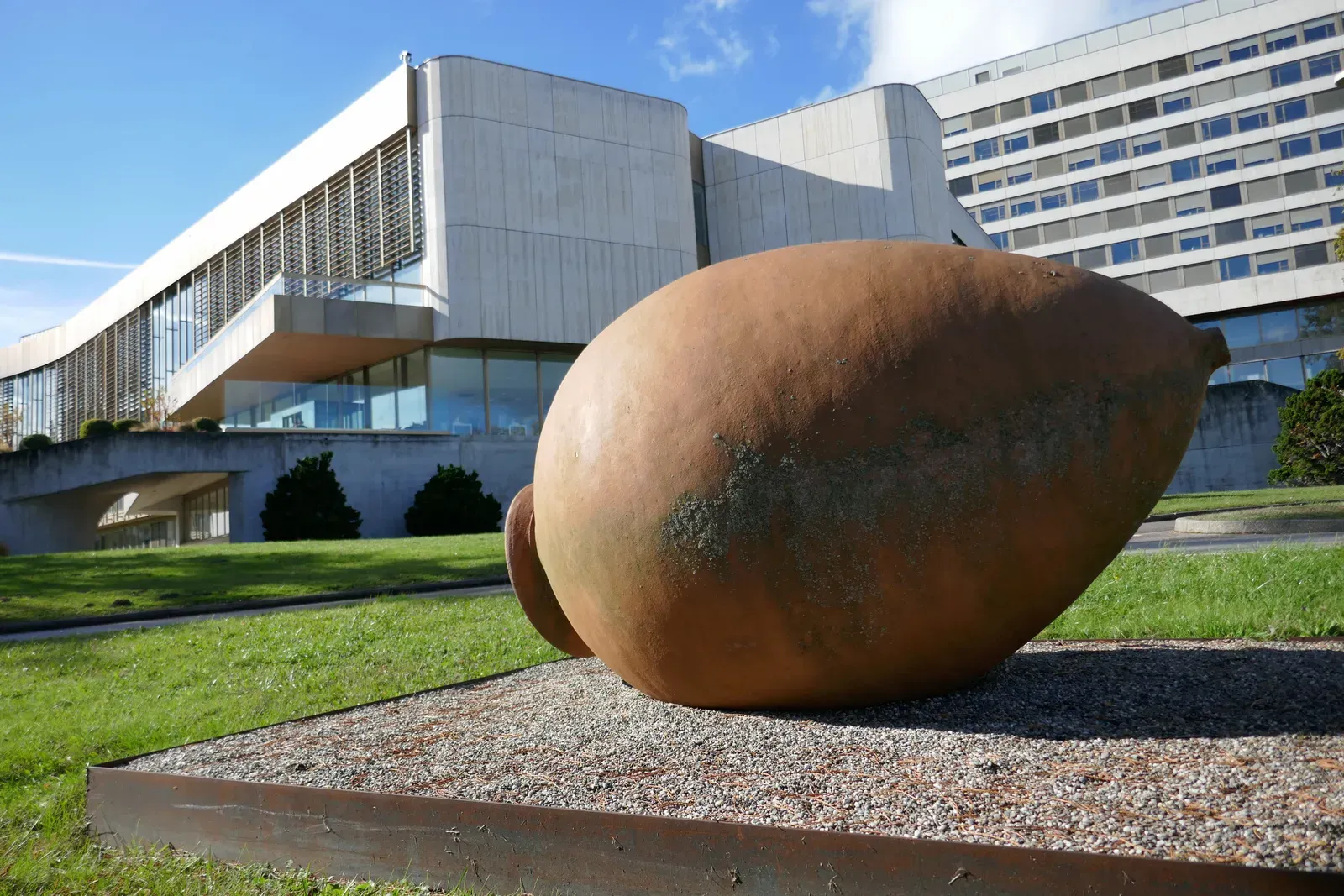 Georgian Qvevri Wine Traditions (Image Credits: Wikimedia)