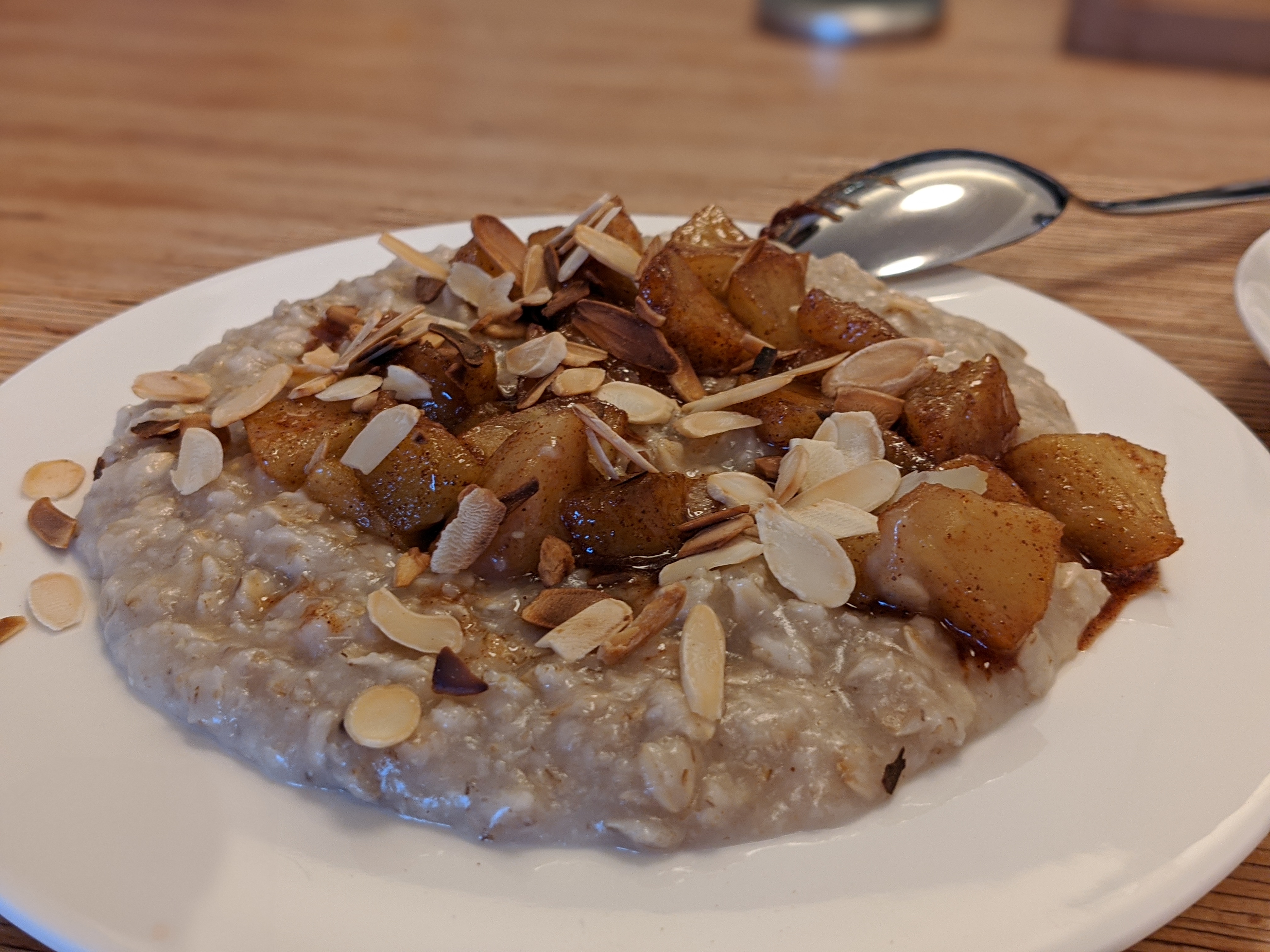 Simple Apple Cinnamon Baked Oatmeal (image credits: wikimedia)