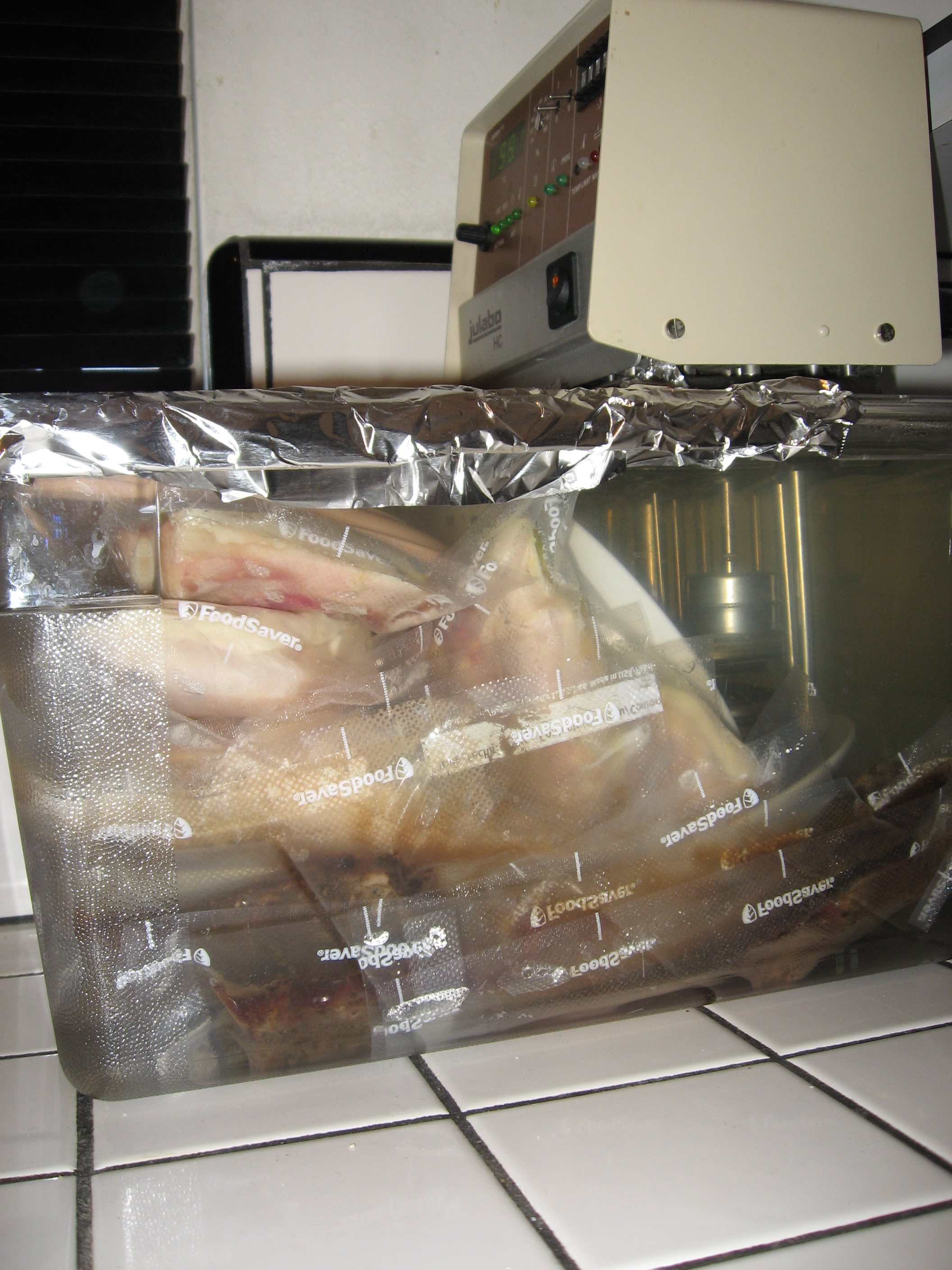 What is Sous Vide Cooking? (image credits: wikimedia)