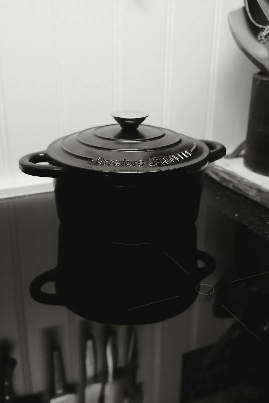 9. Vintage Le Creuset Dutch Ovens (Discontinued Colors) (Image Credits: Unsplash)