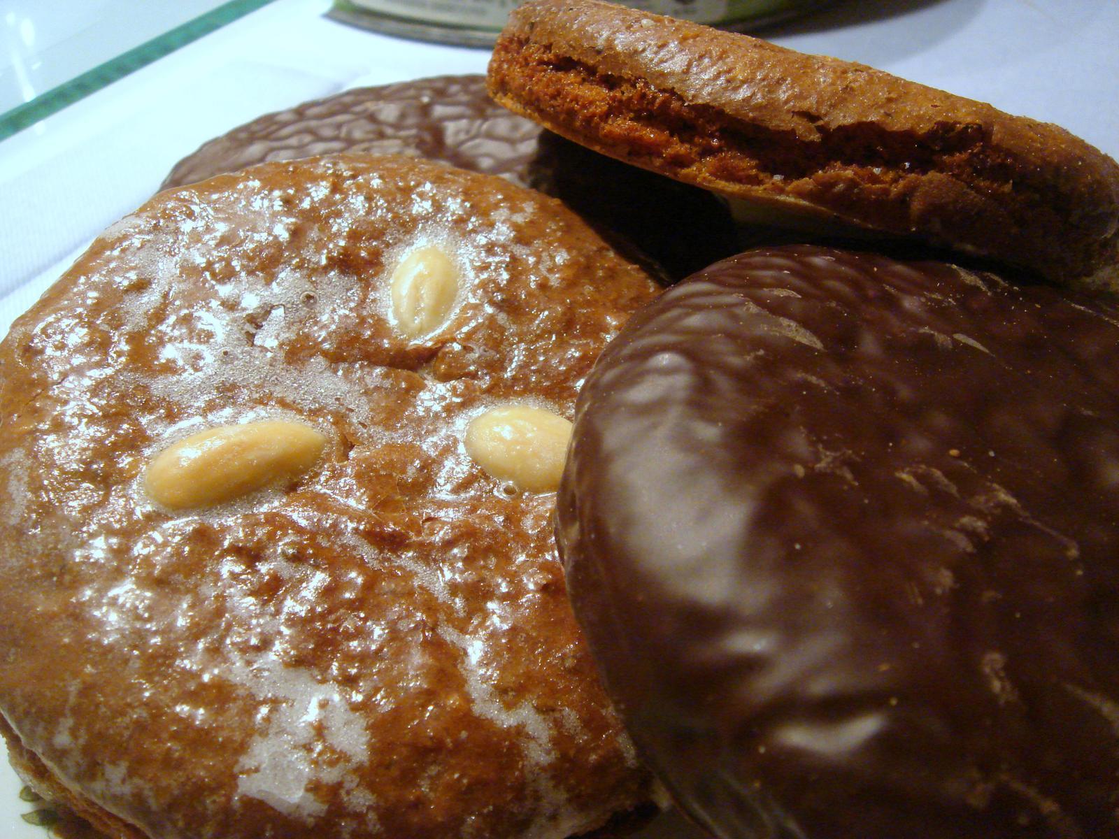 Lebkuchen: Germany's Honey-Spiced Masterpiece (Image Credits: Wikimedia)