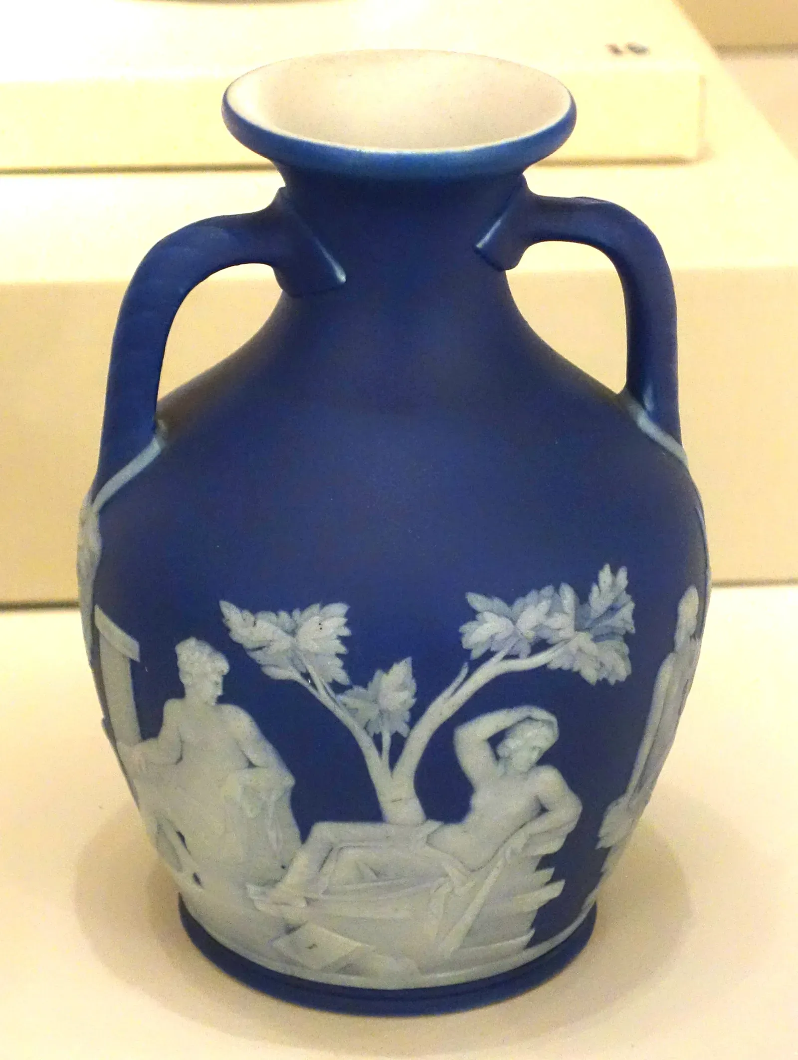 Wedgwood Jasperware: Neoclassical Relief in Iconic Blue (Image Credits: Wikimedia)