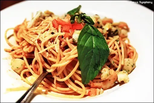 3. Pasta Dishes (perry_marco, Flickr, CC BY 2.0)