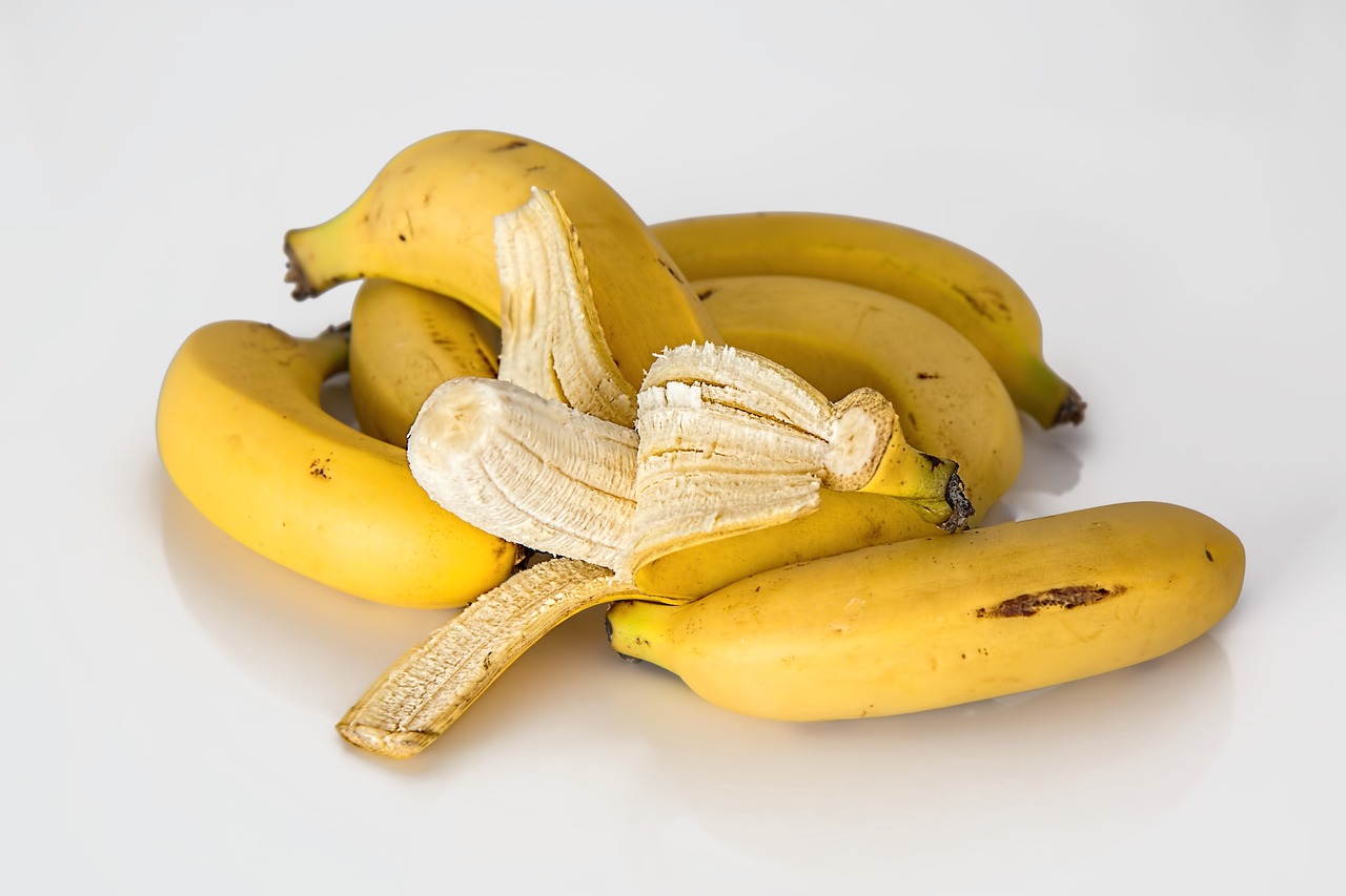 Bananas: The Convenient Energy Boost (image credits: pixabay)