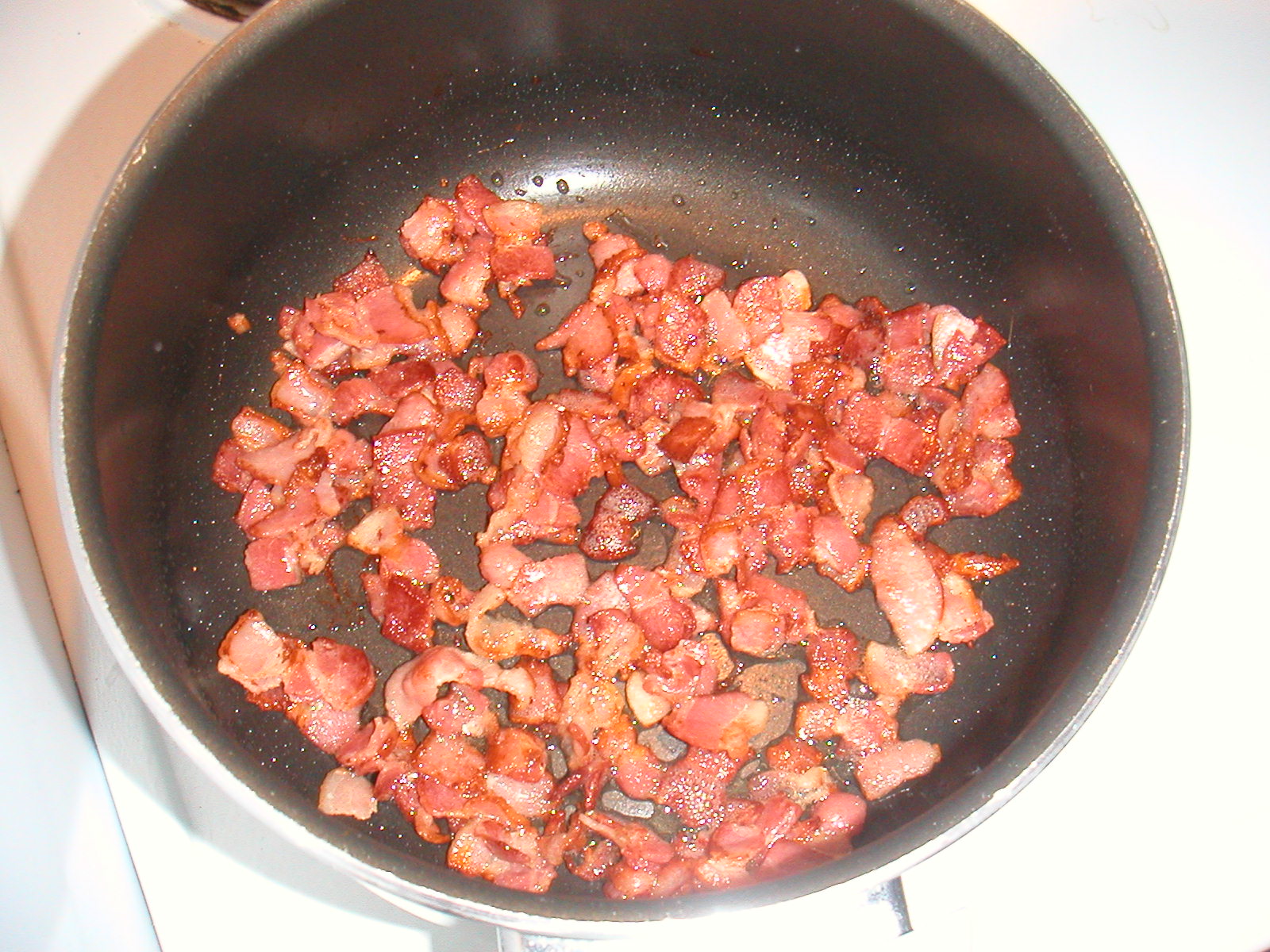 Bacon Bits: A Salty, Fatty Addition That Undermines Nutrition (image credits: wikimedia)