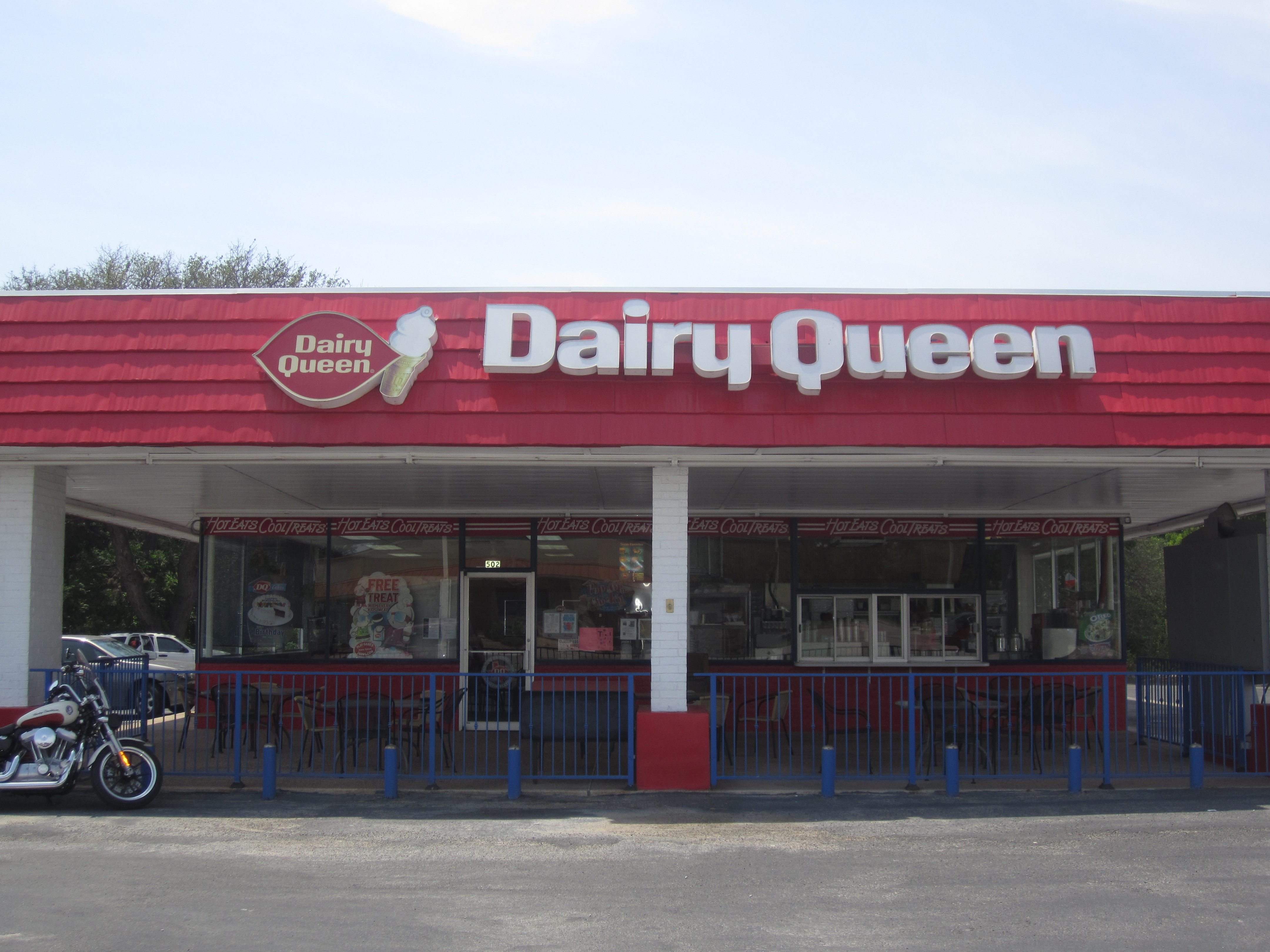 Dairy Queen's $7 Meal Deal – Dessert Included (image credits: By Billy Hathorn, CC BY-SA 3.0, https://commons.wikimedia.org/w/index.php?curid=15025807)