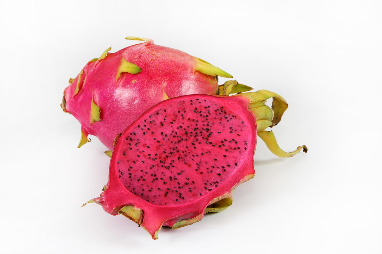 Dragon Fruit: Fiber and Prebiotics for Modern Diets (image credits: pixabay)