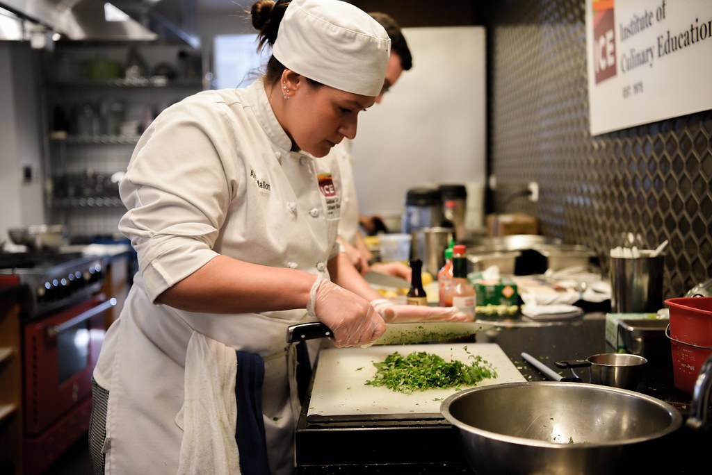 Technology Meets Tradition in Modern Culinary Education (image credits: flickr)