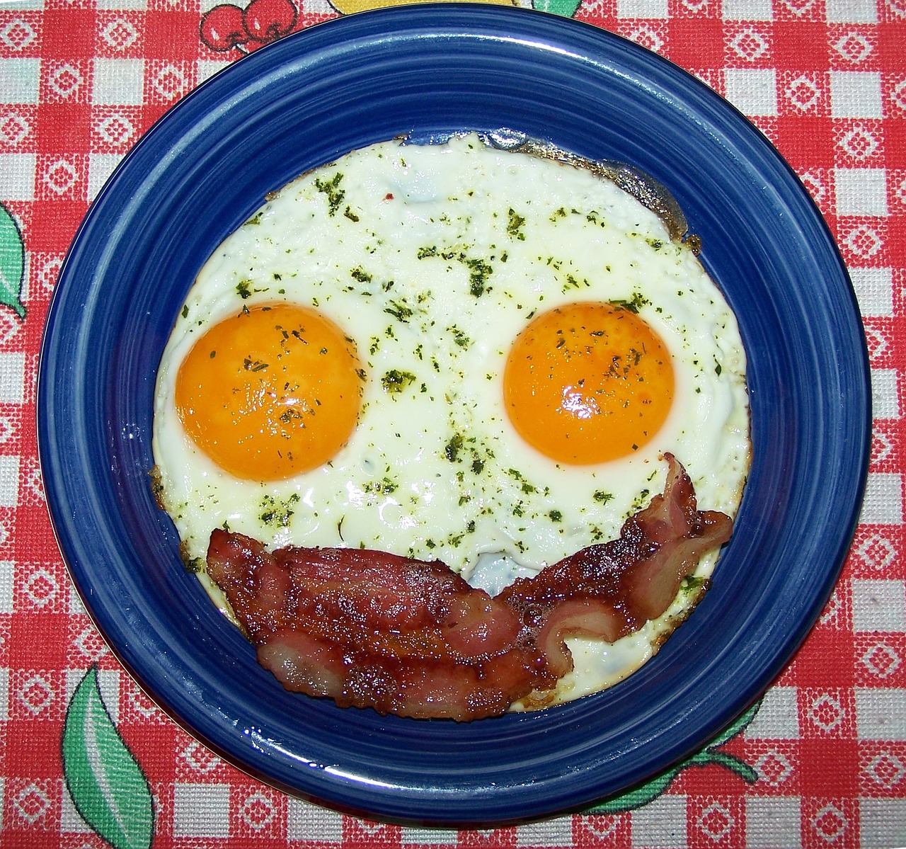 Breakfast: Eggs and Bacon (image credits: pixabay)