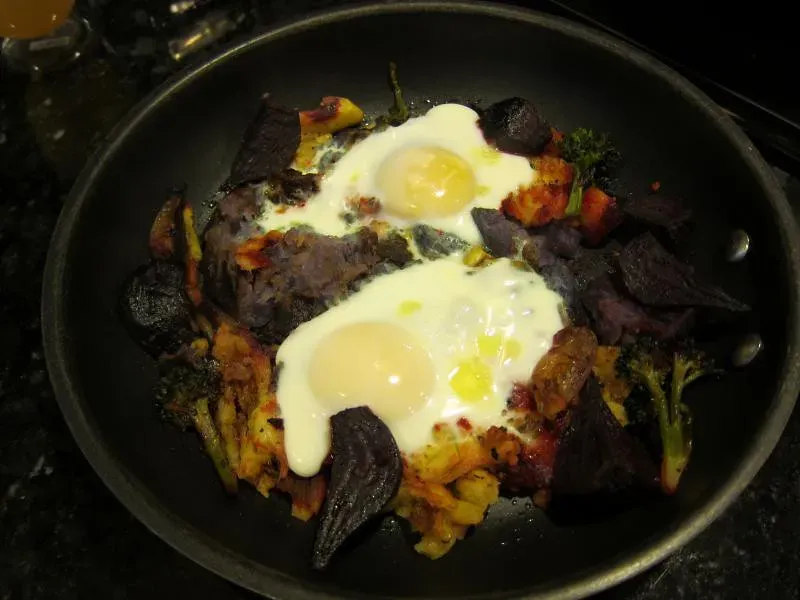 4. Egg-Based Dishes Combined With Other Leftovers (Image Credits: Flickr)