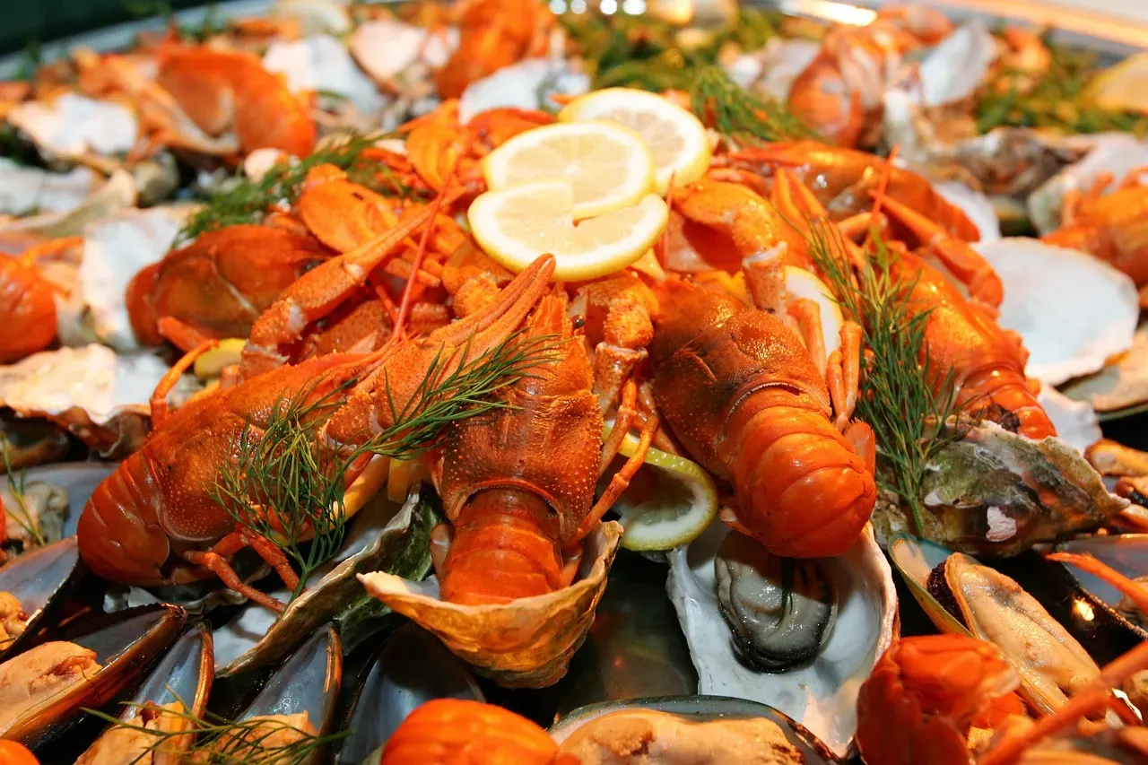 2. Seafood Buffet Items (Image Credits: Pixabay)