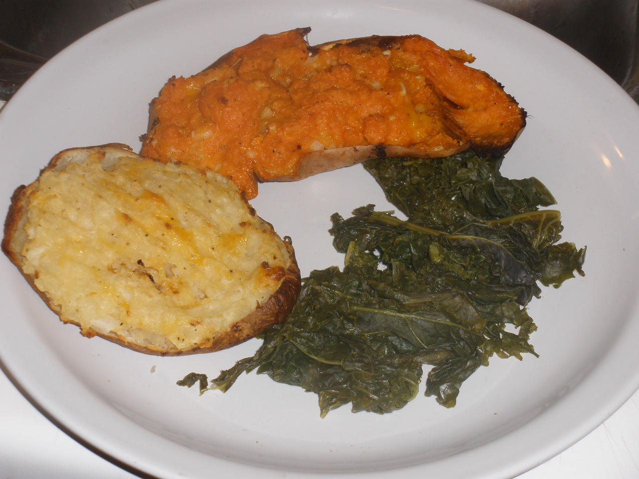 Baked Sweet Potato with Black Beans (image credits: wikimedia)