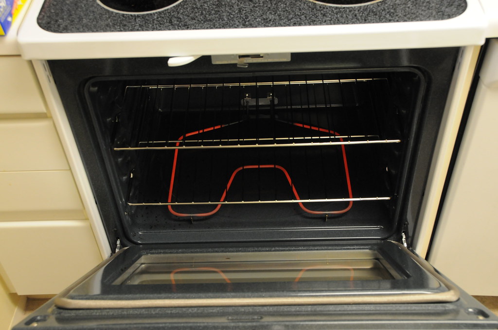 Opening the Oven Door Too Frequently (Image Credits: Flickr)