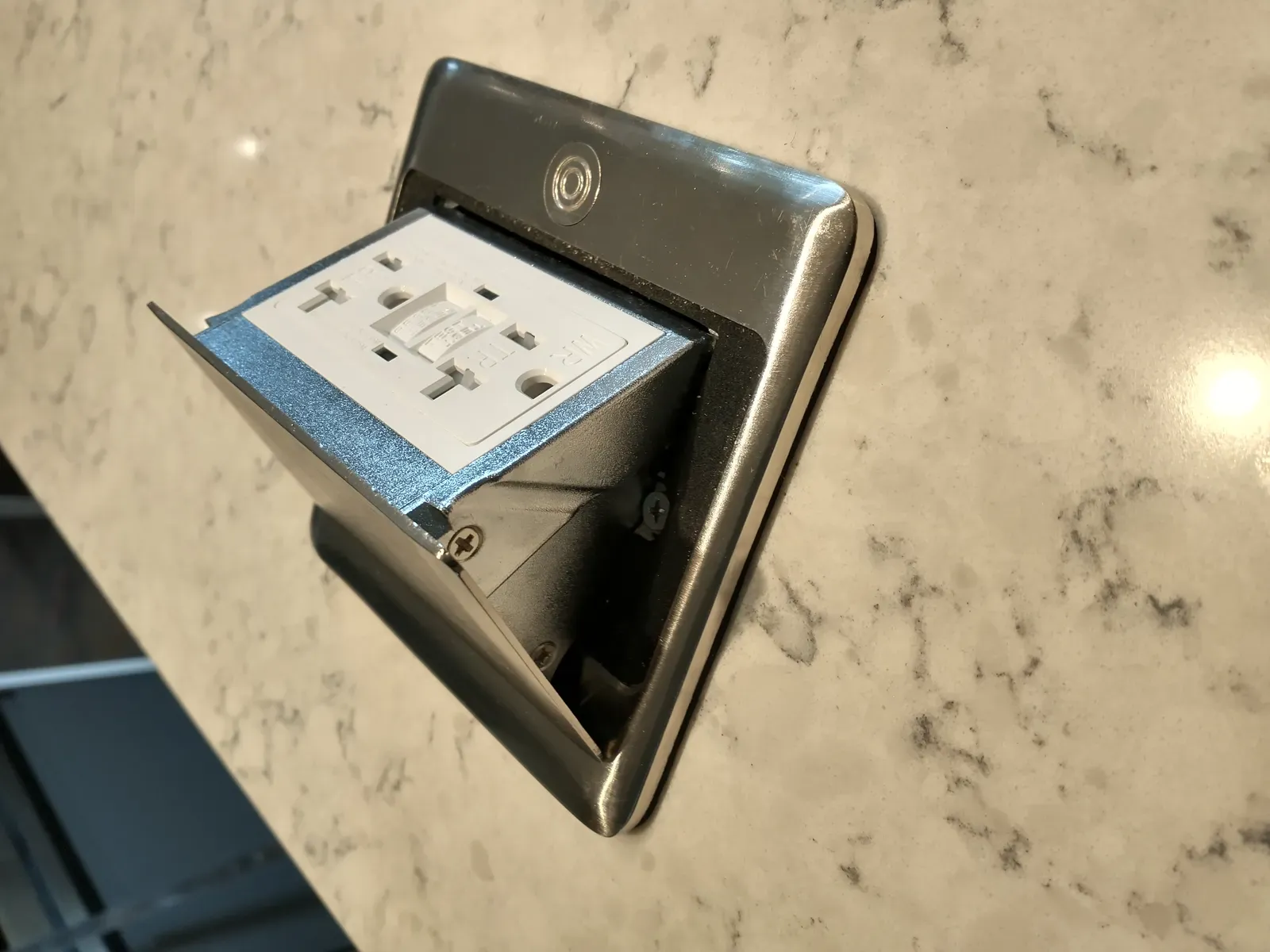 Improperly Installed Kitchen Island or Peninsula Outlets (Image Credits: Wikimedia)