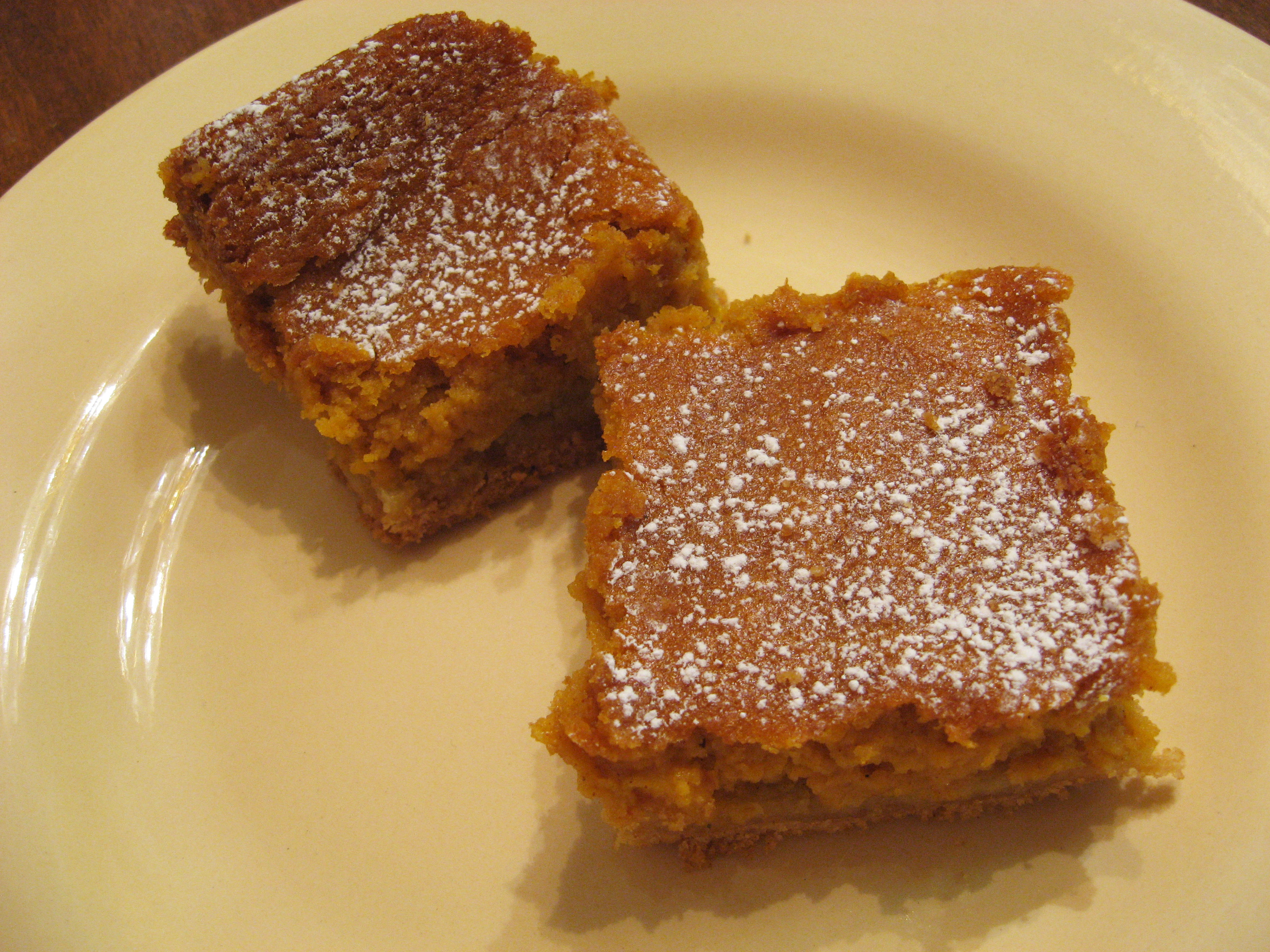 Midwest: Gooey Butter Cake – Missouri's Sweet Accident (Image Credits: Wikimedia)