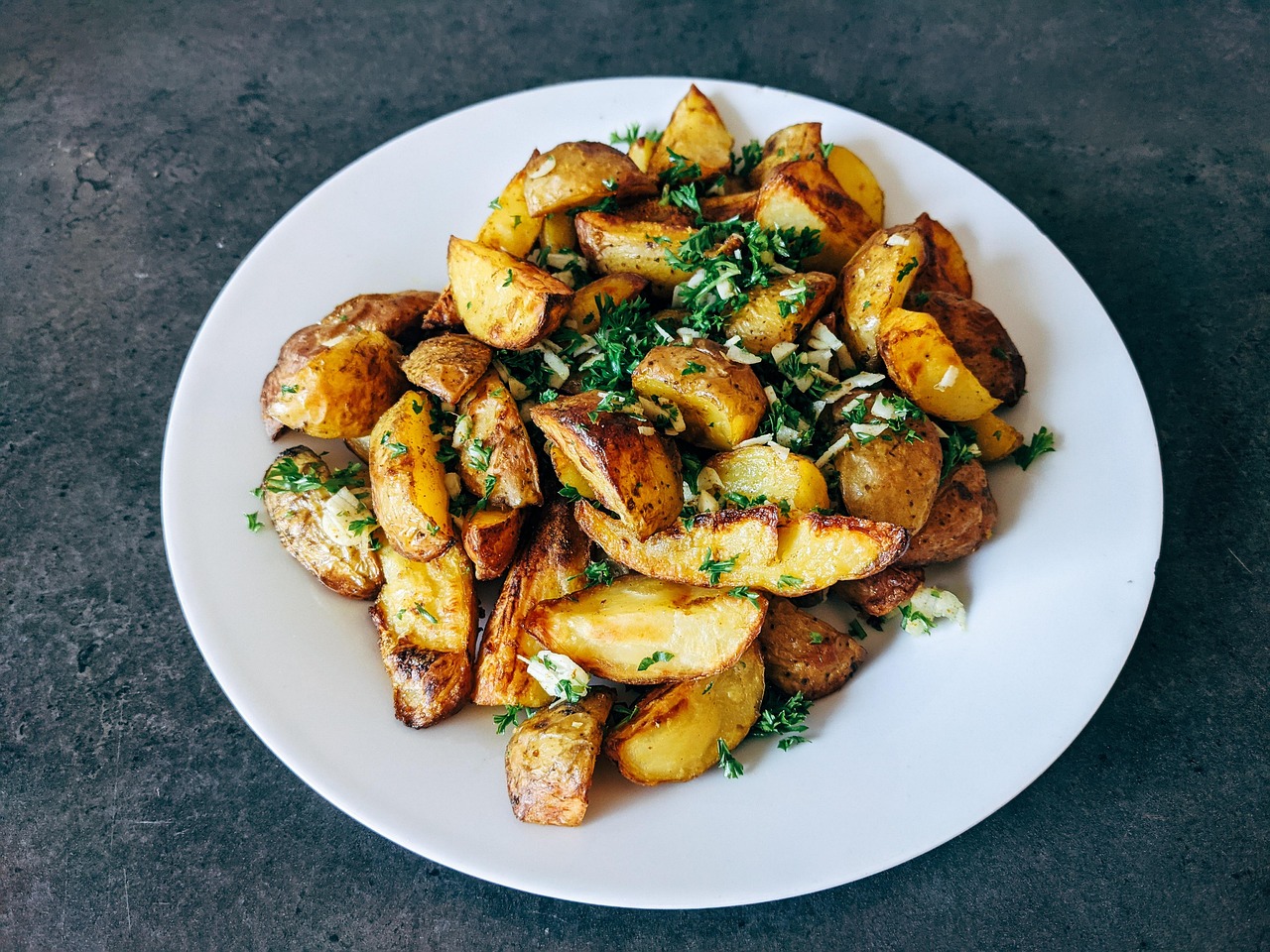 Finishing Touches: Fresh Herbs and Zests (image credits: pixabay)