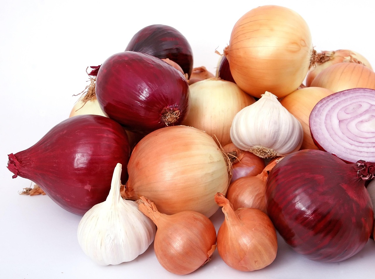 Garlic & Onions (image credits: pixabay)