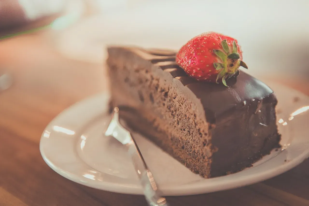Wacky Cake: Chocolate Without the Usual Suspects (Image Credits: Pixabay)