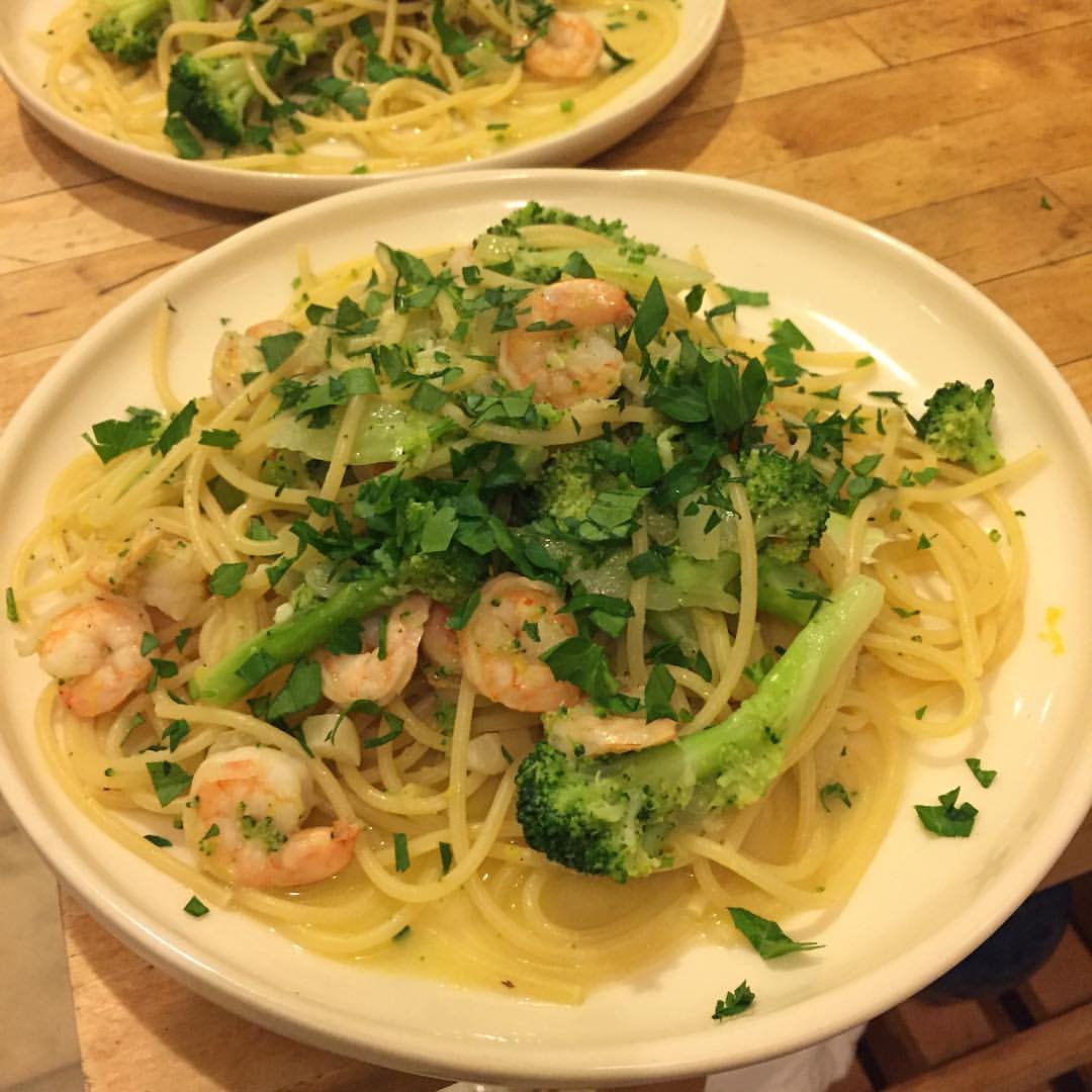1. Zesty Lemon Garlic Shrimp (image credits: wikimedia)