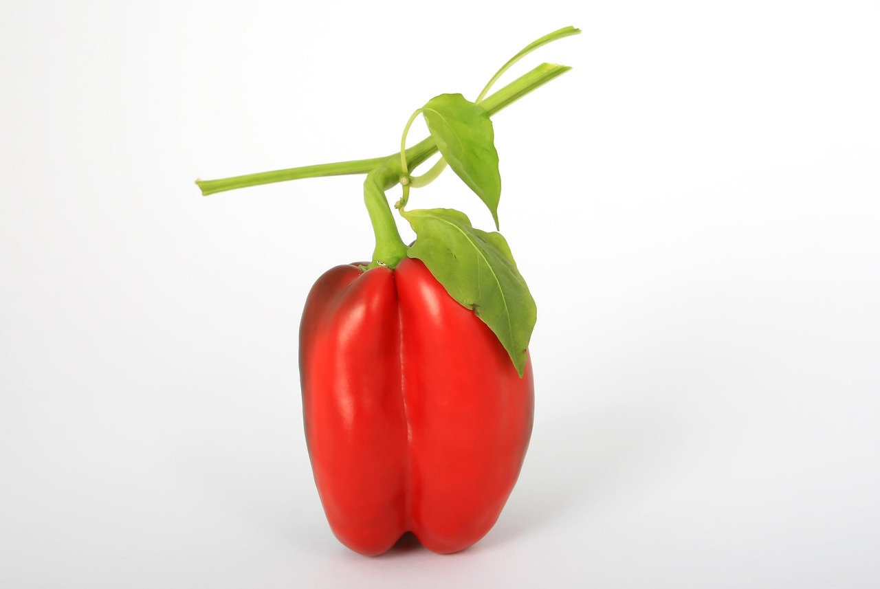 Red Bell Peppers: Crunchy and Heart-Smart (image credits: pixabay)
