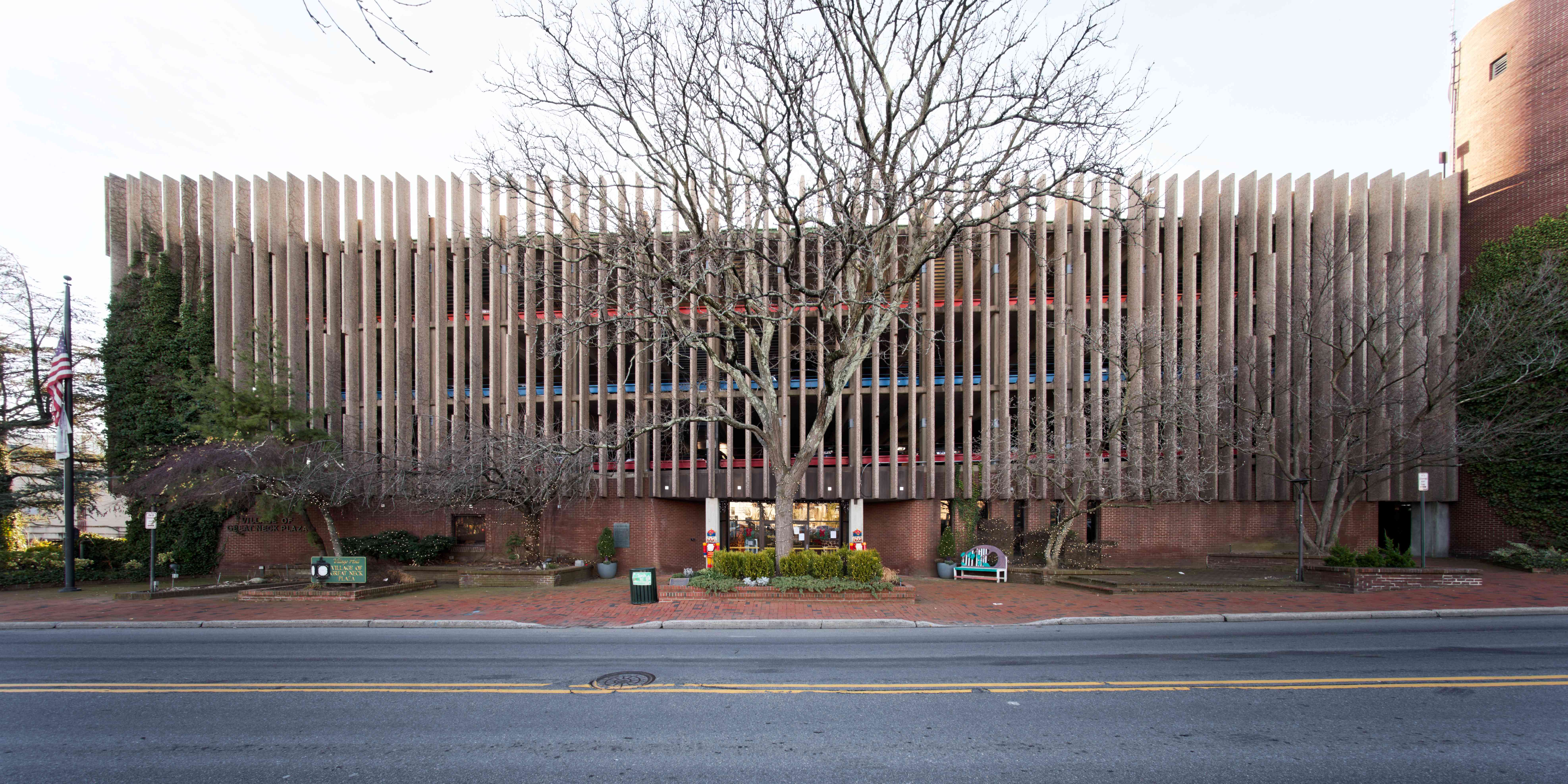 Great Neck Plaza New York Dominates Small Community Rankings (Image Credits: Wikimedia)