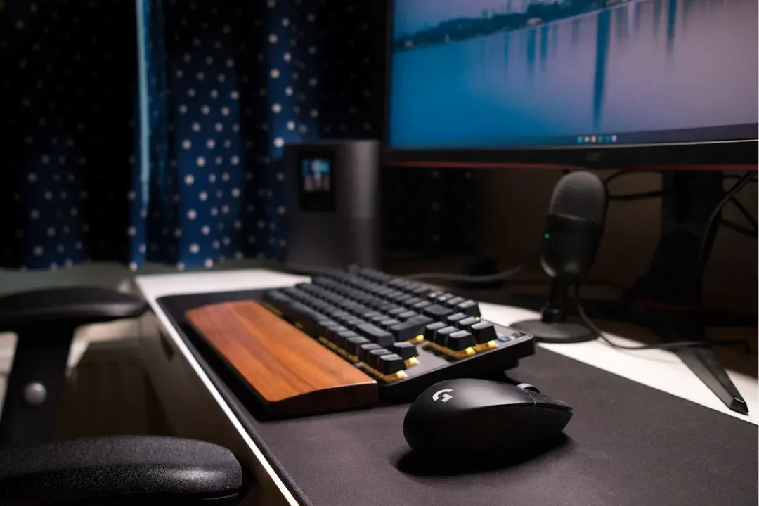 The Exact Screen Position That Reduces Strain (Image Credits: Unsplash)