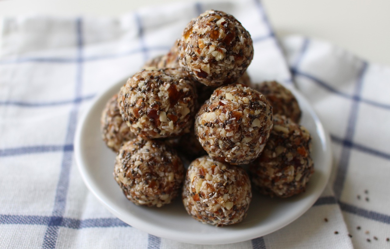Homemade Energy Balls: Nutty, Sweet, and Simple to Make (image credits: pixabay)