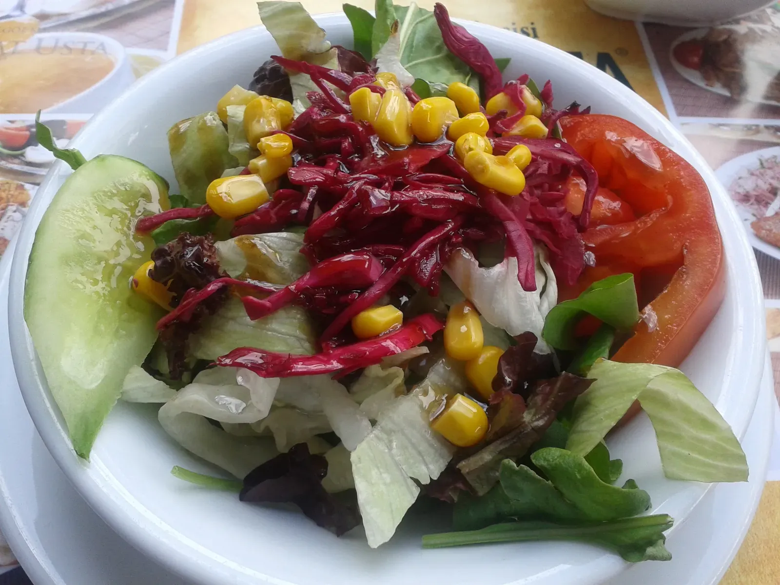 4. The House Salad: Paying Too Much for Too Little (Image Credits: Wikimedia)