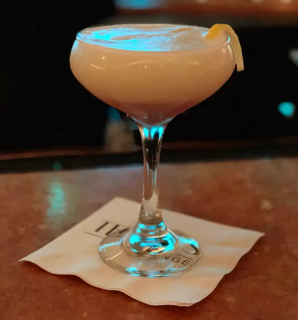 The Problem With Egg White Cocktails at a Busy Bar (Image Credits: Flickr)
