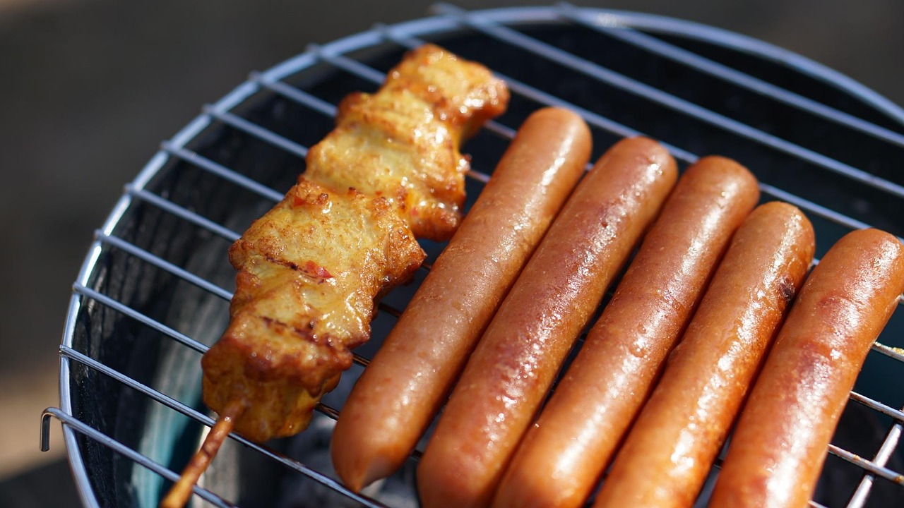 Failing to Oil Your Grill Grates (image credits: pixabay)