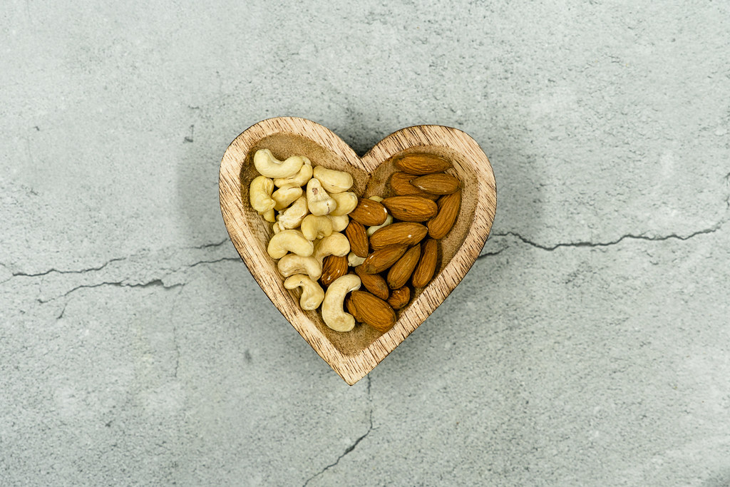 Nuts: Small but Mighty Cholesterol Fighters (image credits: flickr)