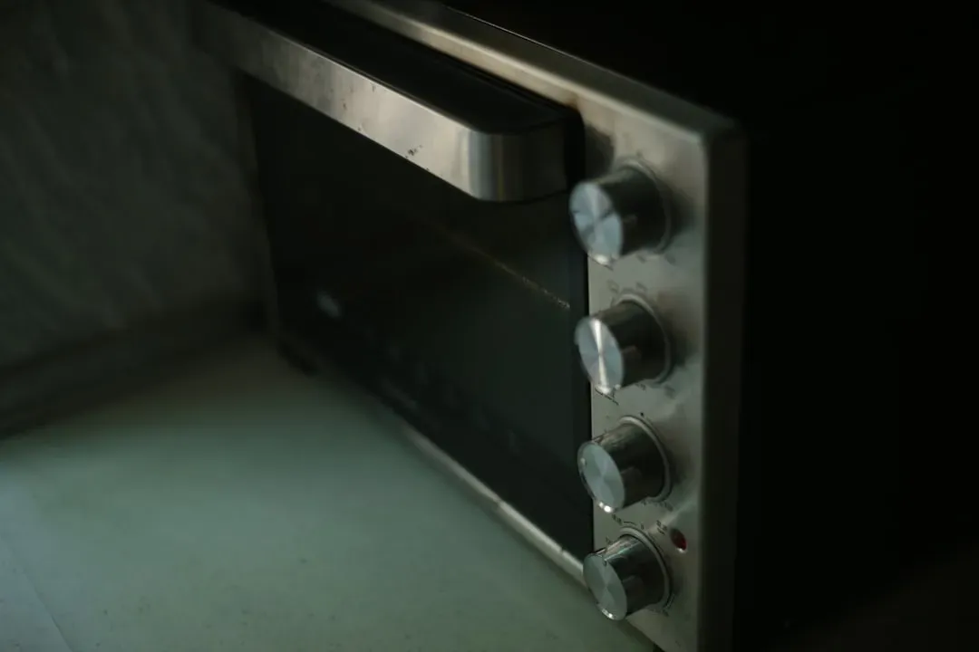 6. Over-the-Stove Microwave/Vent Combo - The Worst Offender (Image Credits: Unsplash)