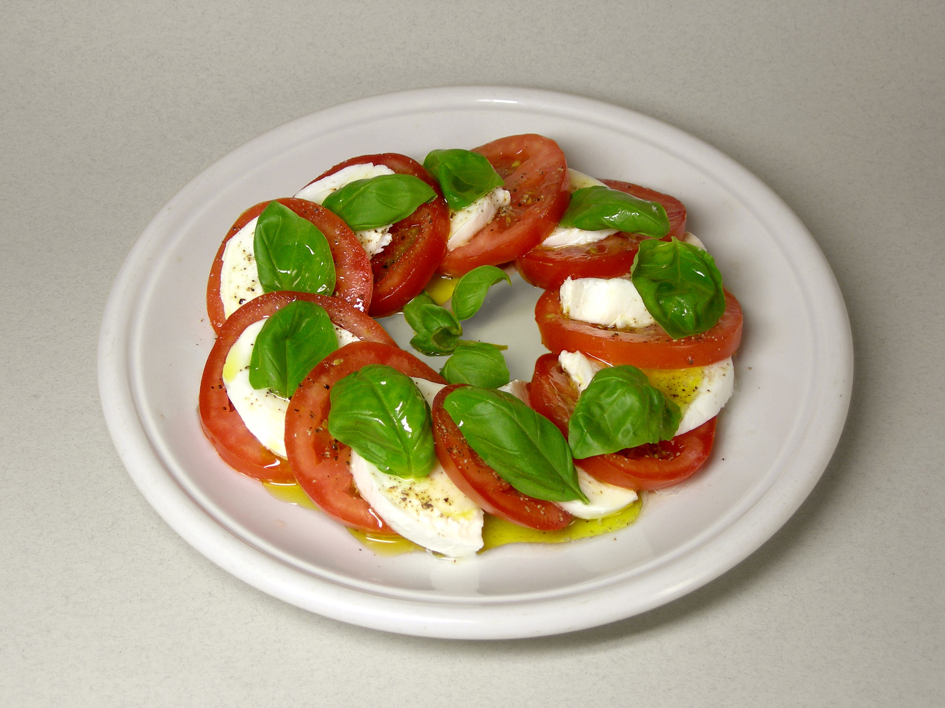 10-Minute Caprese Salad (image credits: wikimedia)
