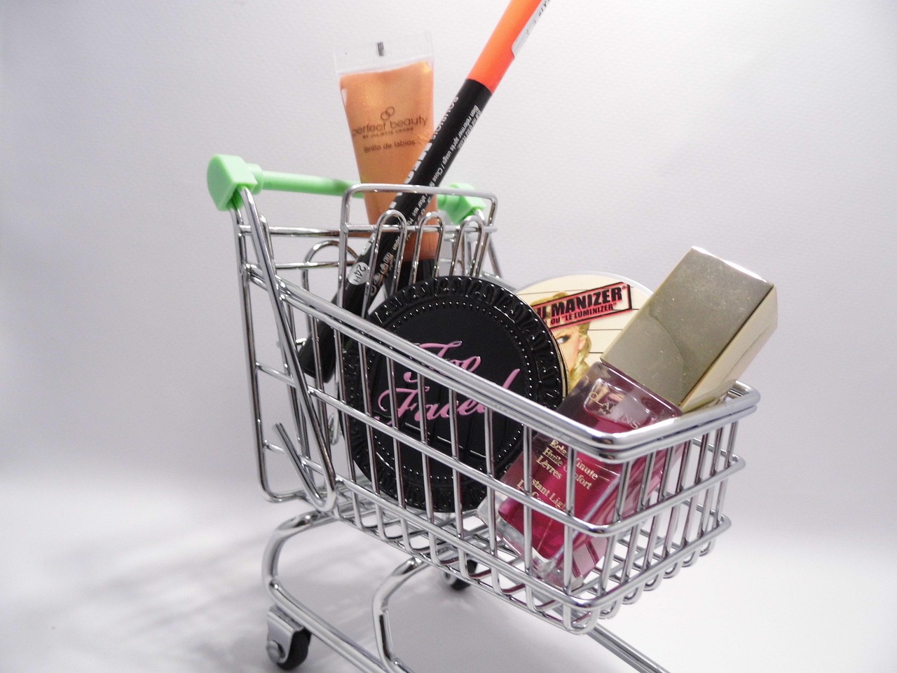 The Supersized Shopping Cart Illusion (Image Credits: Pixabay)