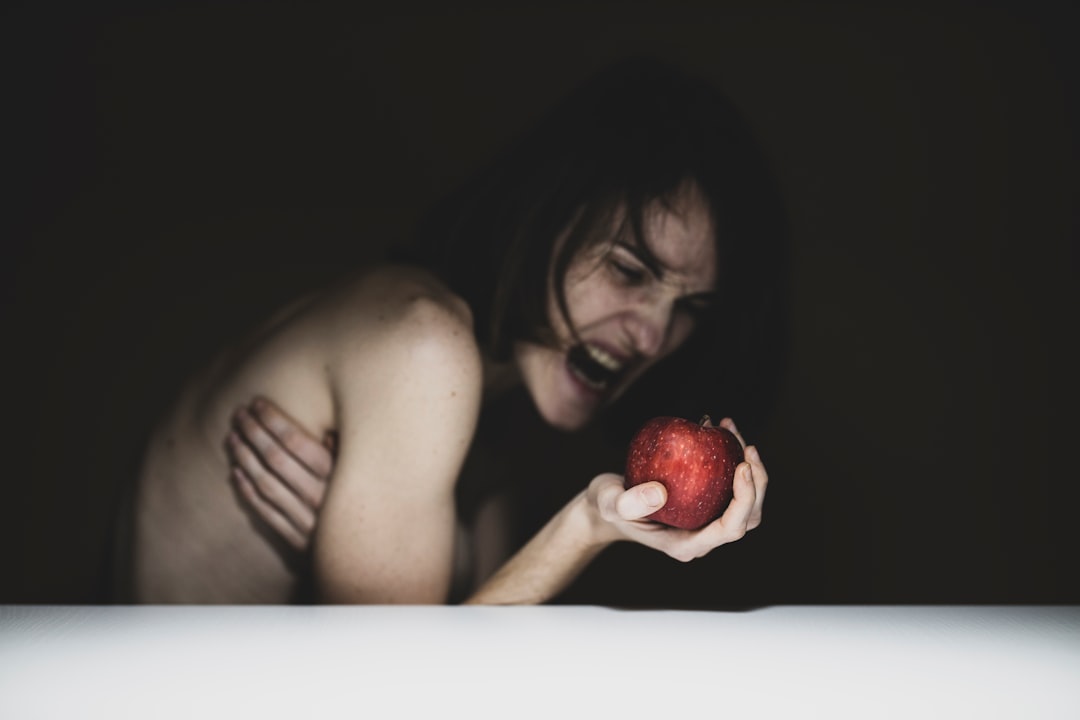 Apples (With the Skin On): Crunchy Control for Sugar (image credits: unsplash)