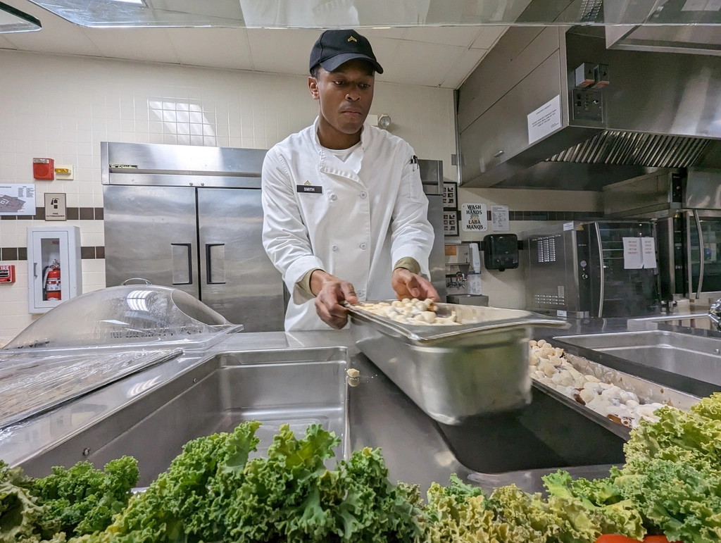 Kitchen Operations Face Real Challenges (image credits: rawpixel)