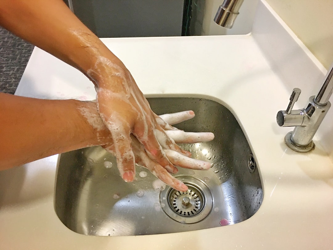 Common Washing Mistakes That Increase Contamination Risk (image credits: unsplash)
